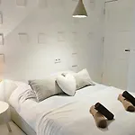 Joyjoyjoy The White Wilde Ecolicious In A Historic Canalhouse From 1799 With Terrace At The Canals 4*