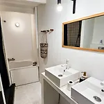 Joyjoyjoy The White Wilde Ecolicious In A Historic Canalhouse From 1799 With Terrace At The Canals Amsterdam