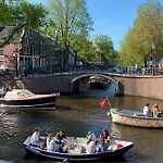 Affittacamere Joyjoyjoy The White Wilde Ecolicious In A Historic Canalhouse From 1799 With Terrace At The Canals Amsterdam