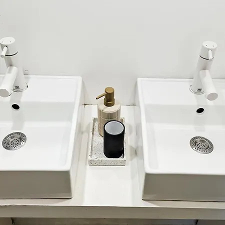 Joyjoyjoy The White Wilde Ecolicious In A Historic Canalhouse From 1799 With Terrace At The Canals 招待所 3*