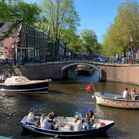Gasthuis Joyjoyjoy The White Wilde Ecolicious In A Historic Canalhouse From 1799 With Terrace At The Canals Amsterdam
