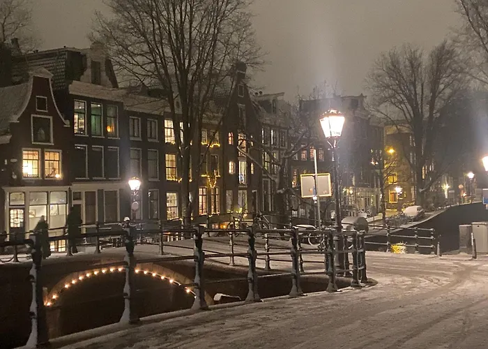 Joyjoyjoy The White Wilde Ecolicious In A Historic Canalhouse From 1799 With Terrace At The Canals