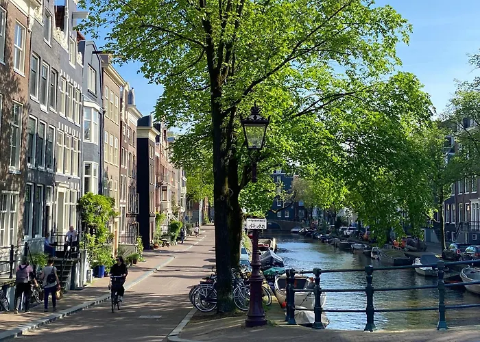 Joyjoyjoy The White Wilde Ecolicious In A Historic Canalhouse From 1799 With Terrace At The Canals 암스테르담