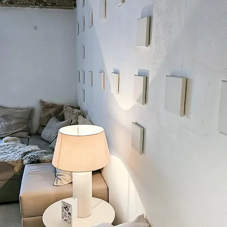 Joyjoyjoy The White Wilde Ecolicious In A Historic Canalhouse From 1799 With Terrace At The Canals 3*