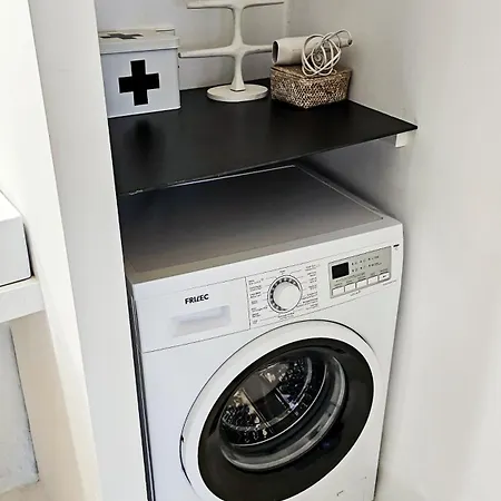 Gæstehus Joyjoyjoy The White Wilde Ecolicious In A Historic Canalhouse From 1799 With Terrace At The Canals