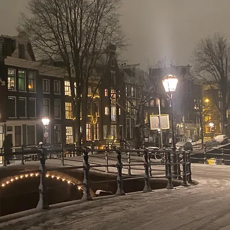 Joyjoyjoy The White Wilde Ecolicious In A Historic Canalhouse From 1799 With Terrace At The Canals