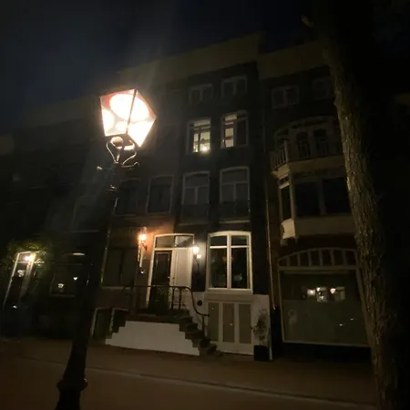 Gasthuis Joyjoyjoy The White Wilde Ecolicious In A Historic Canalhouse From 1799 With Terrace At The Canals