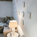 Joyjoyjoy The White Wilde Ecolicious In A Historic Canalhouse From 1799 With Terrace At The Canals 4*