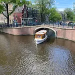 Joyjoyjoy The White Wilde Ecolicious In A Historic Canalhouse From 1799 With Terrace At The Canals Ámsterdam