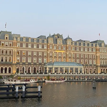 Joyjoyjoy The White Wilde Ecolicious In A Historic Canalhouse From 1799 With Terrace At The Canals ゲストハウス アムステルダム