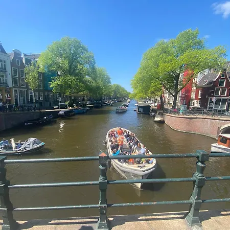 Joyjoyjoy The White Wilde Ecolicious In A Historic Canalhouse From 1799 With Terrace At The Canals アムステルダム