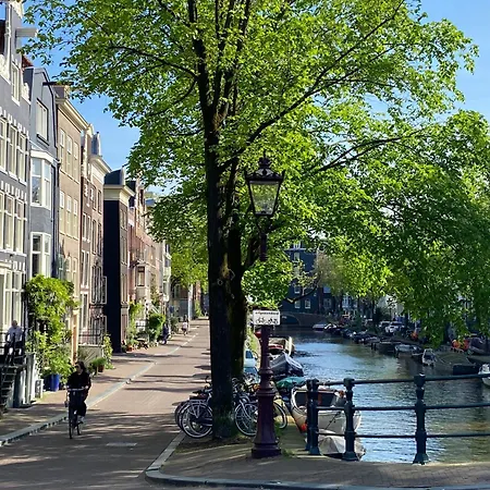 Joyjoyjoy The White Wilde Ecolicious In A Historic Canalhouse From 1799 With Terrace At The Canals Ámsterdam