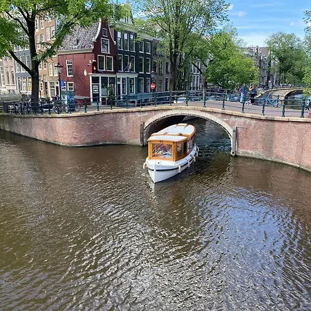 Joyjoyjoy The White Wilde Ecolicious In A Historic Canalhouse From 1799 With Terrace At The Canals アムステルダム